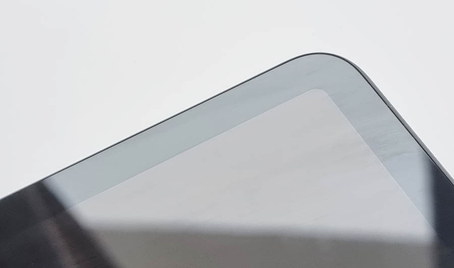 The bezels on the Xiaomi Pad 5 are pretty slim and the tablet's edges are nicely rounded.