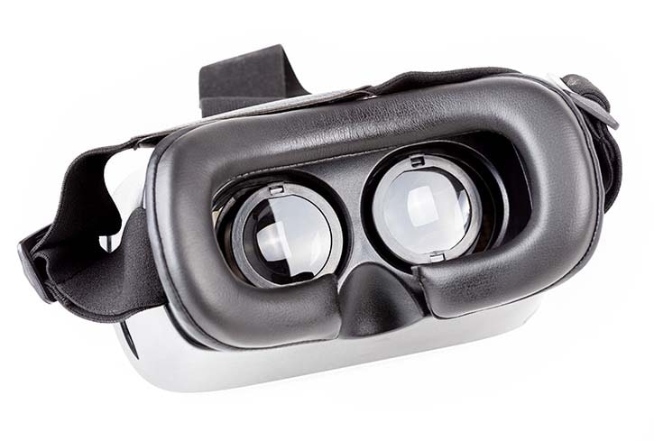 Old mobile VR headsets (like the on on the image above) utilized simple low quality magnification lenses that paired with a low resolution smartphone screen were most of the time largely ineffective.