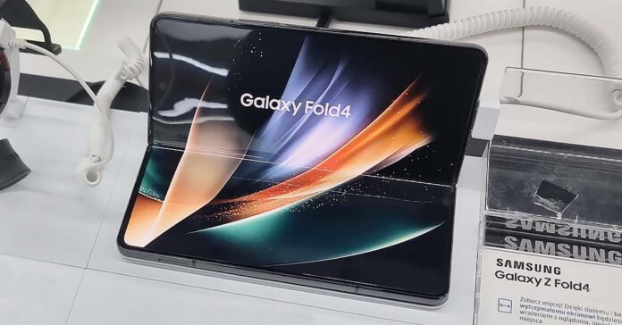 Galaxy Z Fold 4 - Is It Worth It? - An Honest Take
