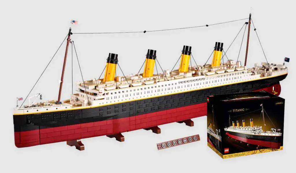 LEGO Titanic model - 9090 pieces.