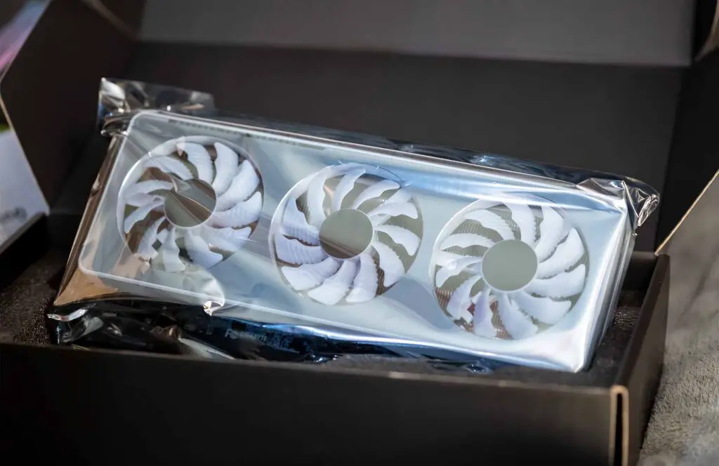 What is the difference between larger GPUs with 3 fans and the smaller ones with just 2?