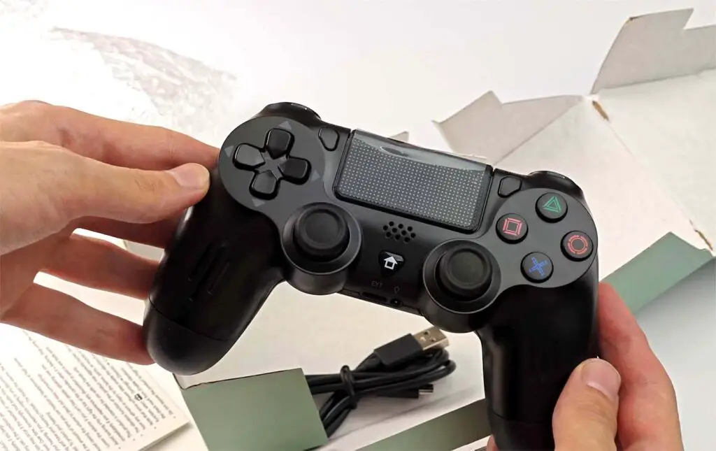 First hands-on experience with the Data Frog PS4 controller clone.