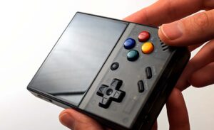 Miyoo Mini Plus Handheld Emulator Console Hands-On Review - Tech Tactician