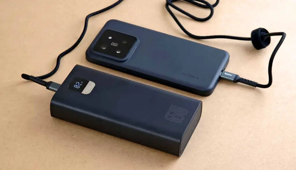 The T130LP 65W power bank connected to a Xiaomi smartphone for testing (using the supplied cable).