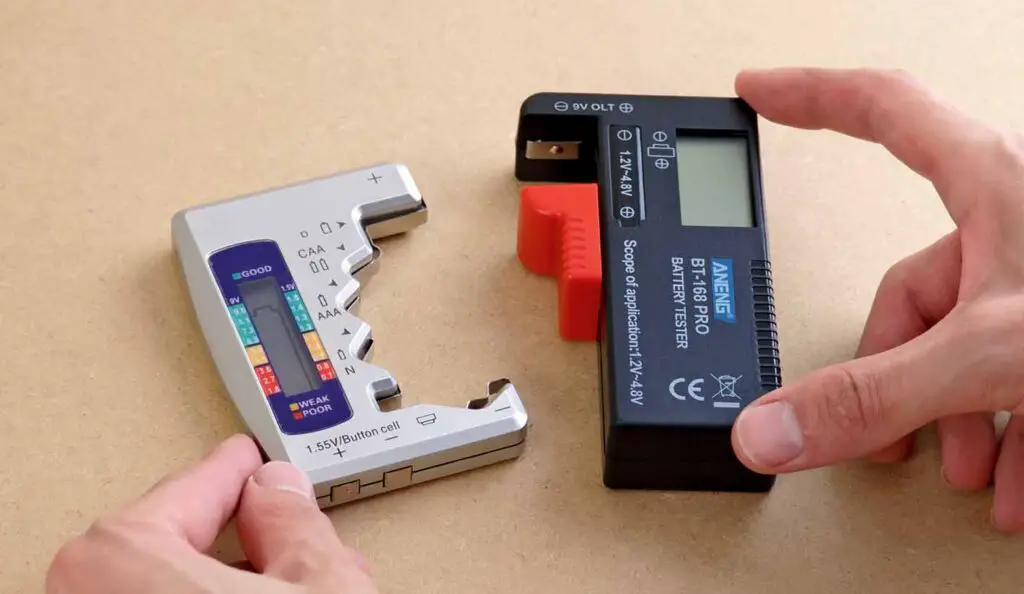 Tester Digitale Per Batterie – Portatile, Senza Batteria, Compatibile Con AA, AAA, 9V, A Bottone E Altre, Con Display LCD