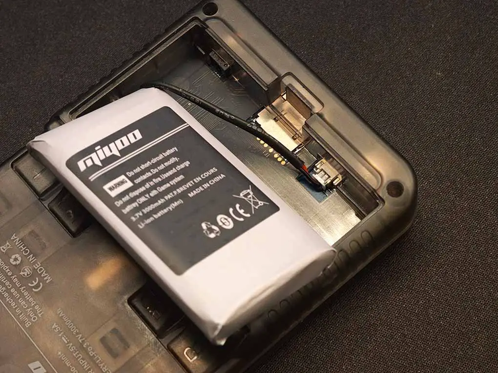 The internal battery compartment of the Miyoo Mini Plus, with the replaceable 3000mAh li-ion battery.