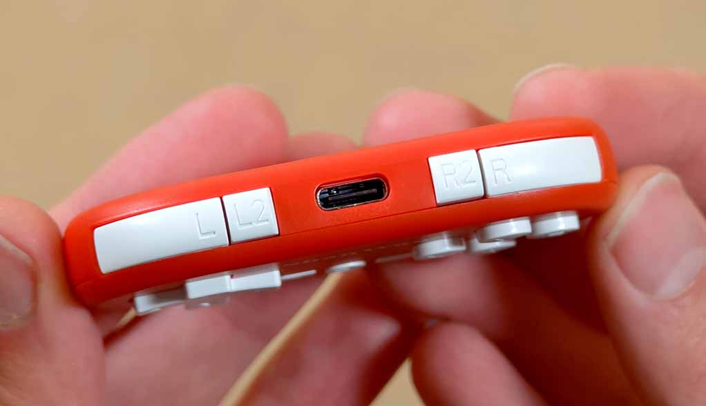 Top edge of the ShanWan Q36 with the shoulder buttons and the USB-C port.