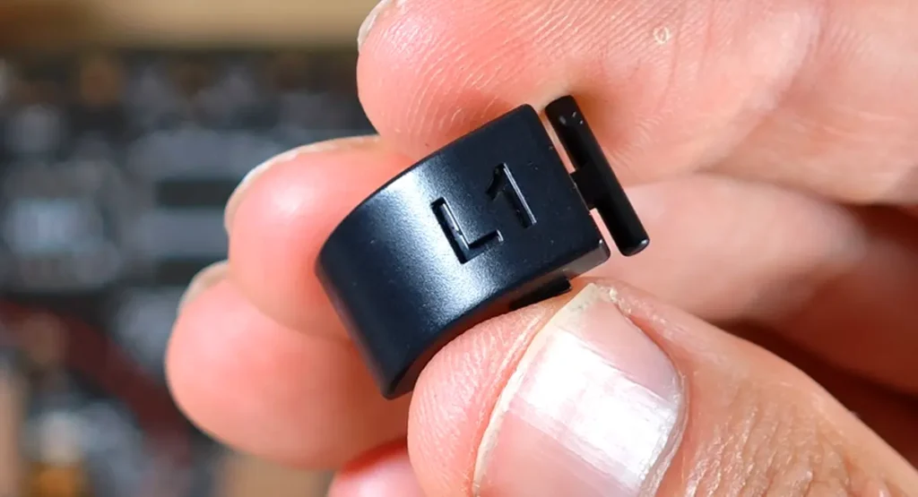 Close-up of the loose L1 shoulder button piece.