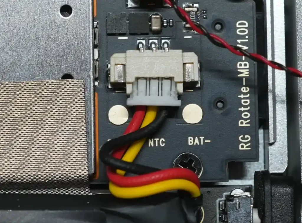 The closer look at the 3-pin JST-GH connector.