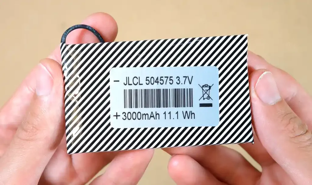 JLCL 504575 3.7V 3000mAh battery for the R36H handheld.