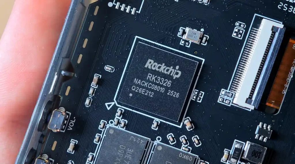 Rockchip RK3326 NACKC08010 2526
026E212 chipset macro closeup shot, R36H handheld mainboard.