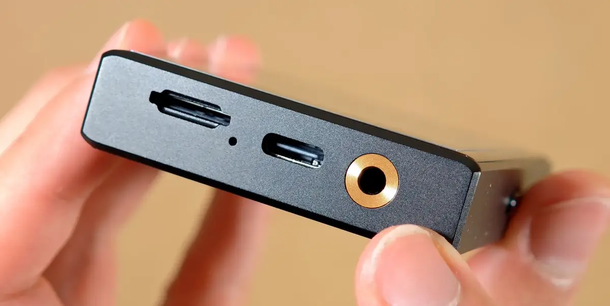 microSD slot, USB-C port, microphone, and the 3.5 mm audio jack on the bottom of the Oilsky M308.