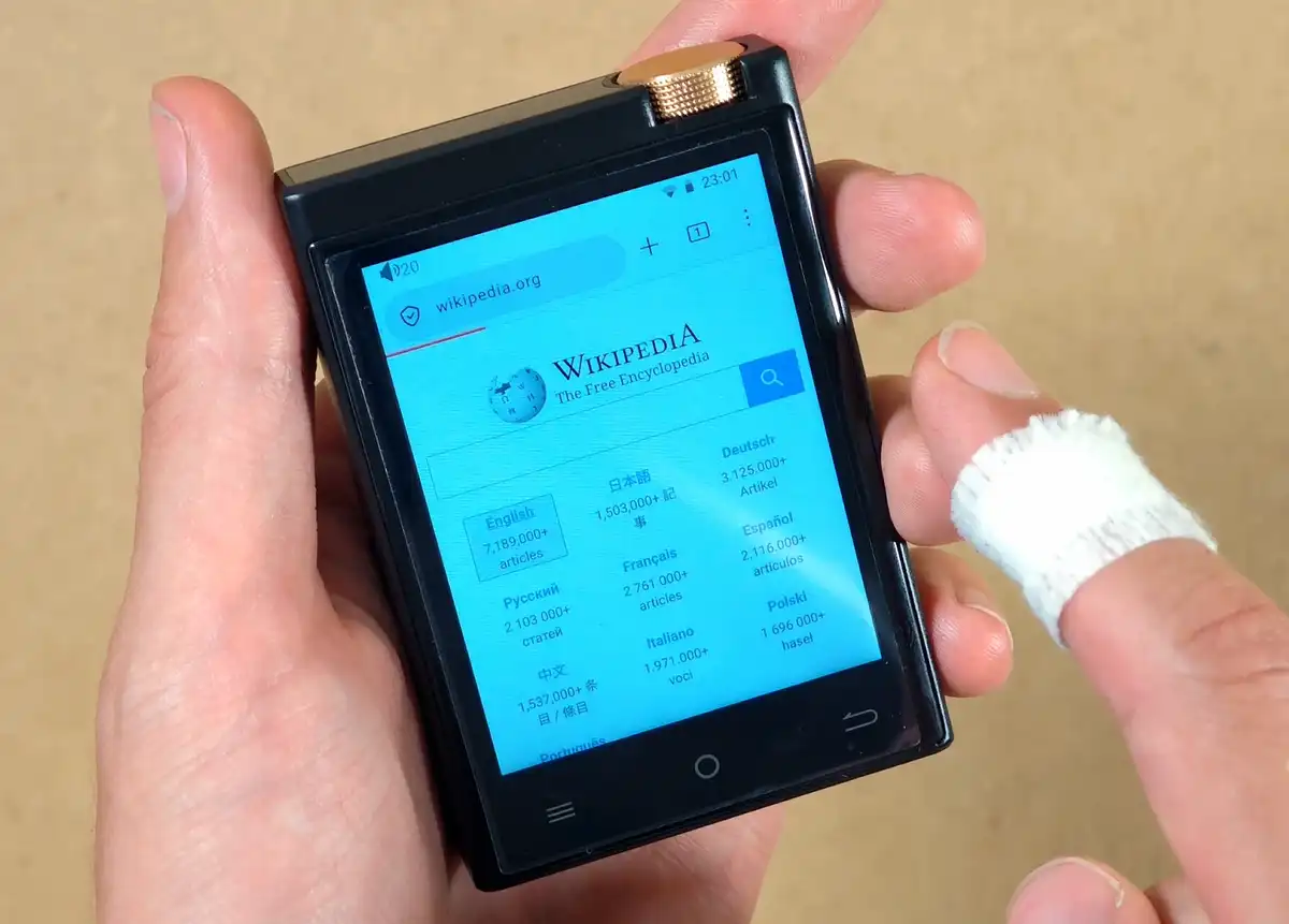 Wikipedia open in Firefox on the Oilsky M308.