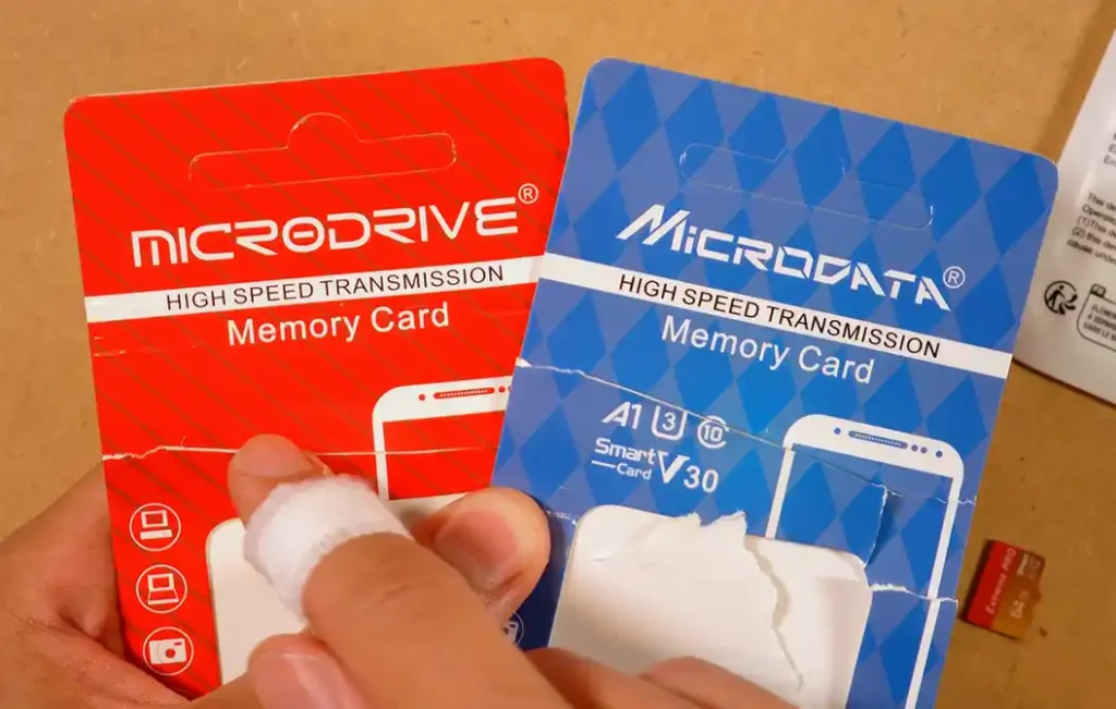 Microdrive and Microdata microSD packages with matching layout and High Speed Transmission branding.
