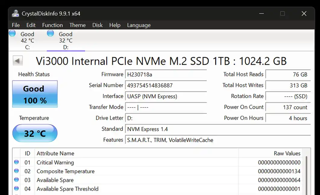 Verbatim Pocket SSD idle temperature of 32 degrees Celsius in CrystalDiskInfo.