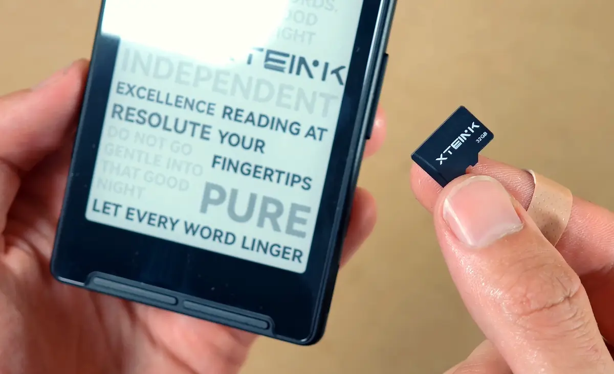 Stock Xteink 32 GB microSD card included with the Xteink X4.