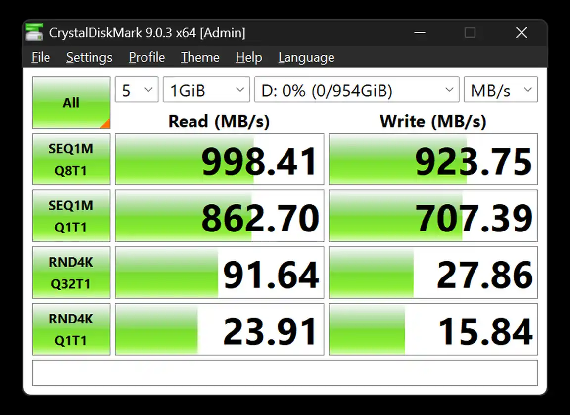 Verbatim 1TB Pocket SSD CrystalDiskMark benchmark with 998 MB per second read and 924 MB per second write results.
