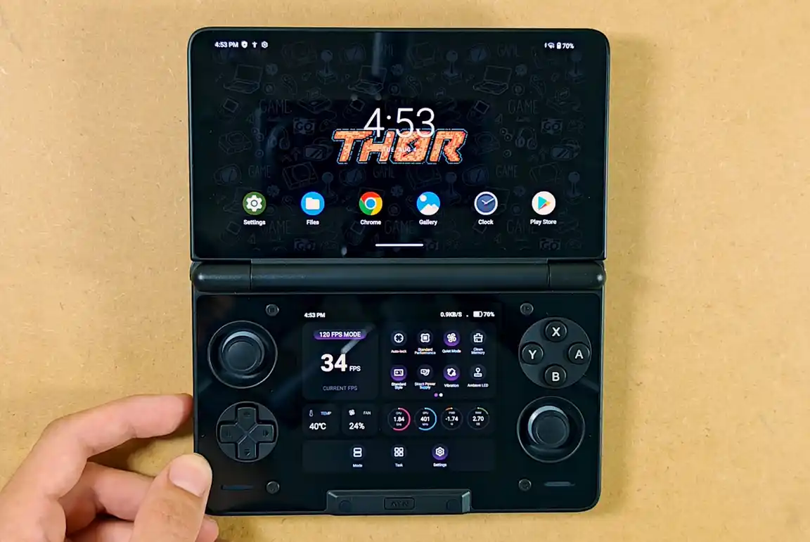 AYN Thor running its top display in the 120Hz mode.