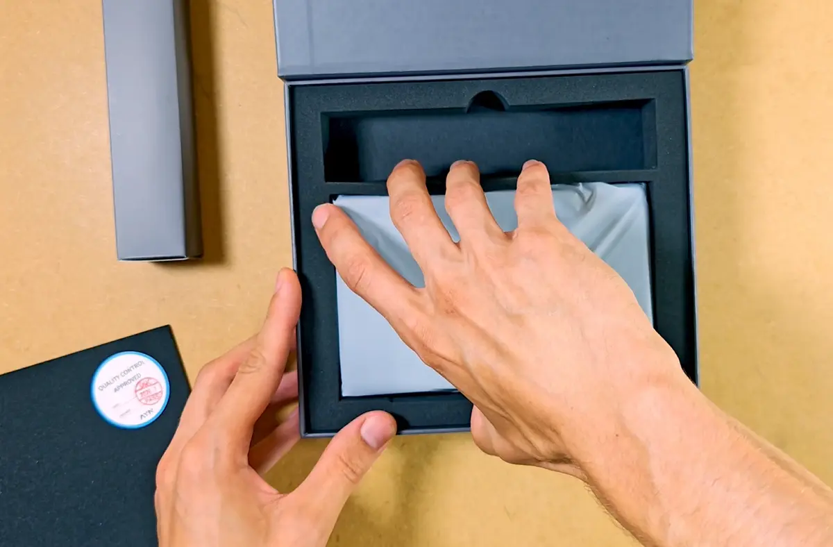 Lifting the foam tray inside the AYN Thor retail package and unboxing the handheld.