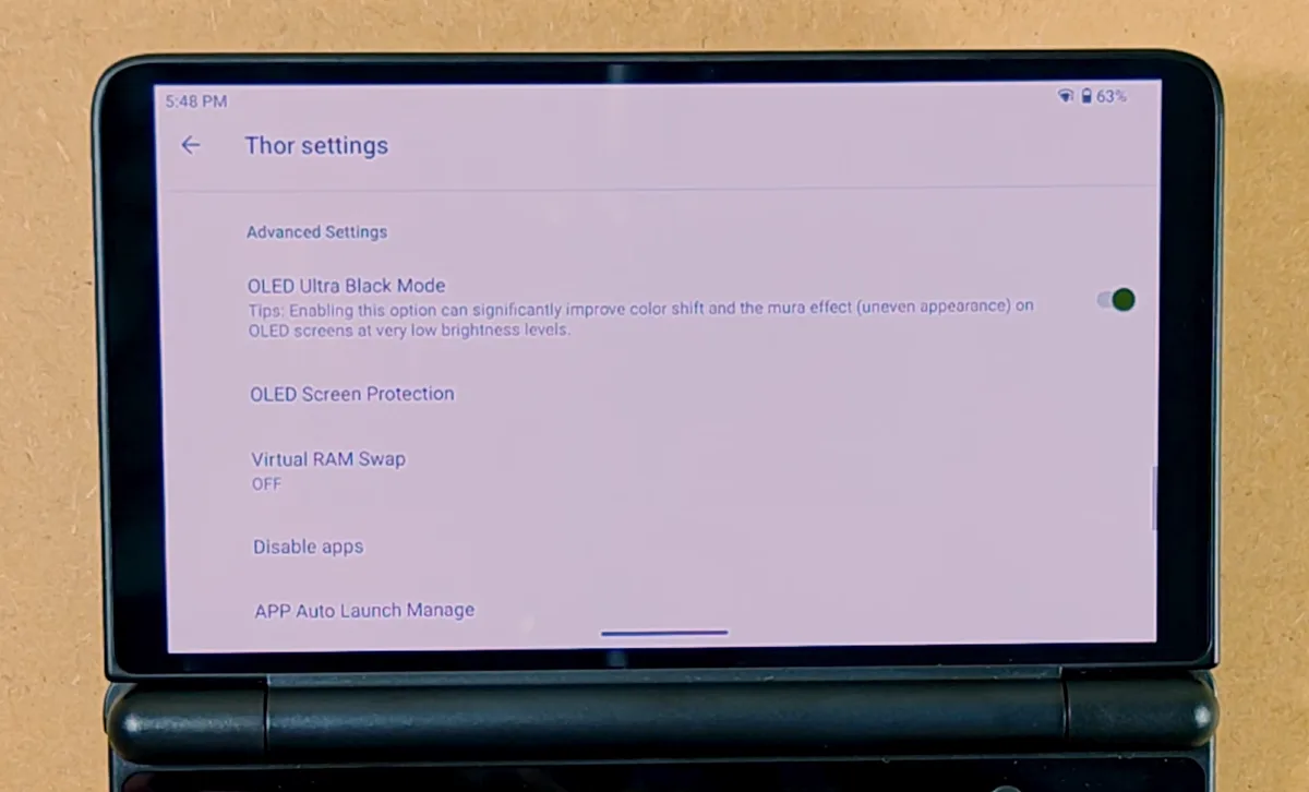OLED Ultra Black Mode activated inside the AYN Thor advanced display settings. Pinkish top display hue visible.