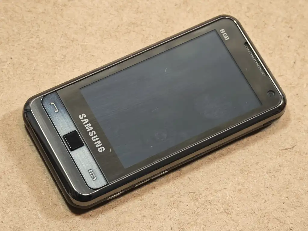 Samsung Omnia i900 touchscreen phone.