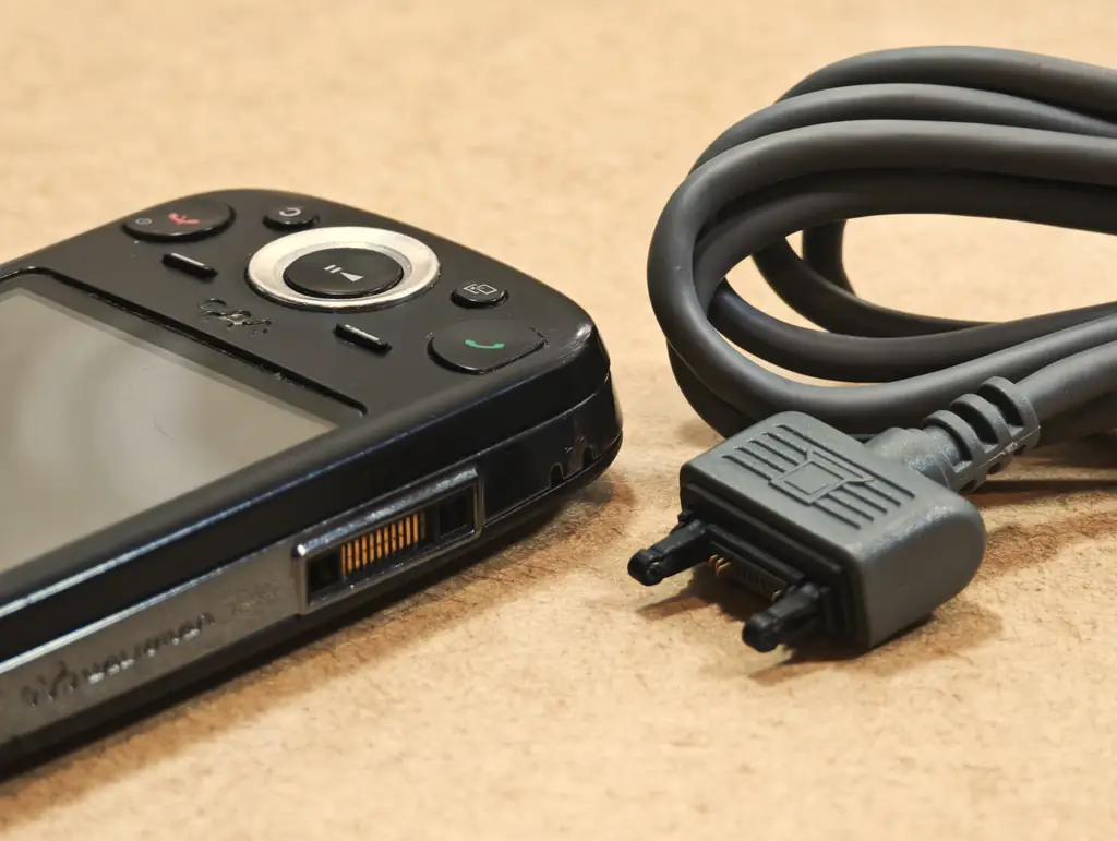 Sony Ericsson Zylo next to a Fast Port USB cable.