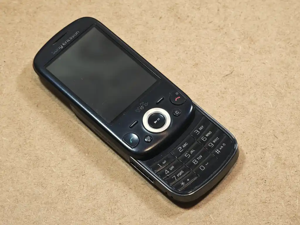 Sony Ericsson Zylo with the slider open.
